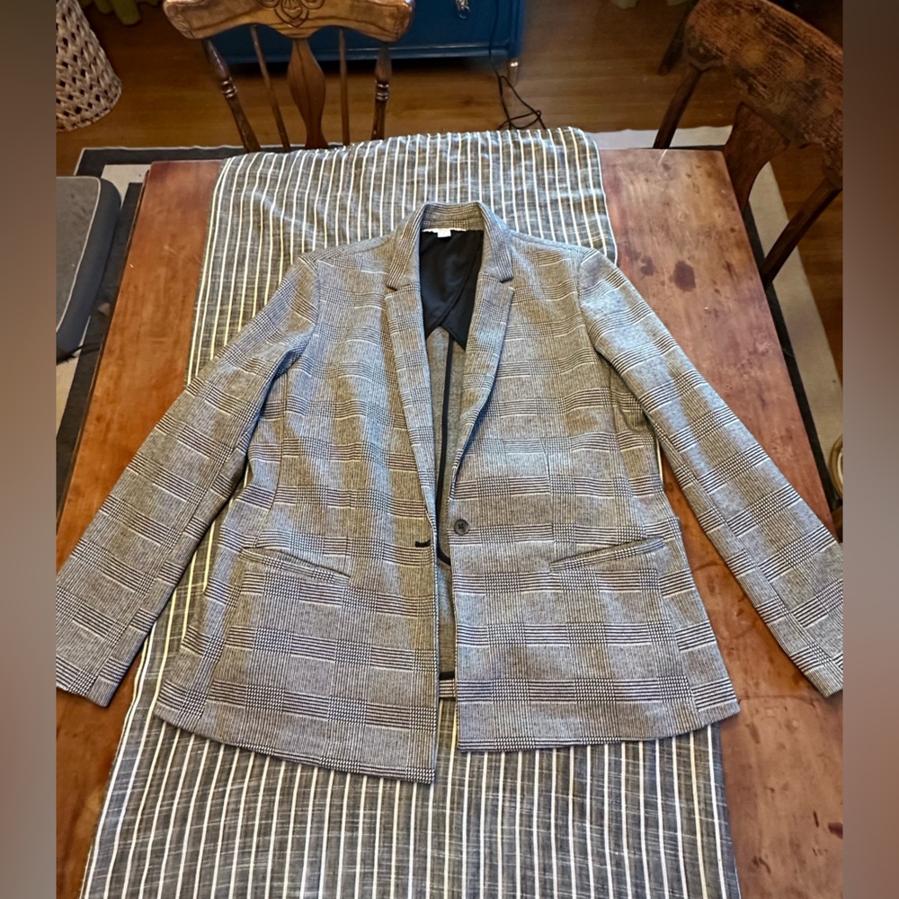 Old Navy Women’s blazer- XL Tall, never worn without tags
